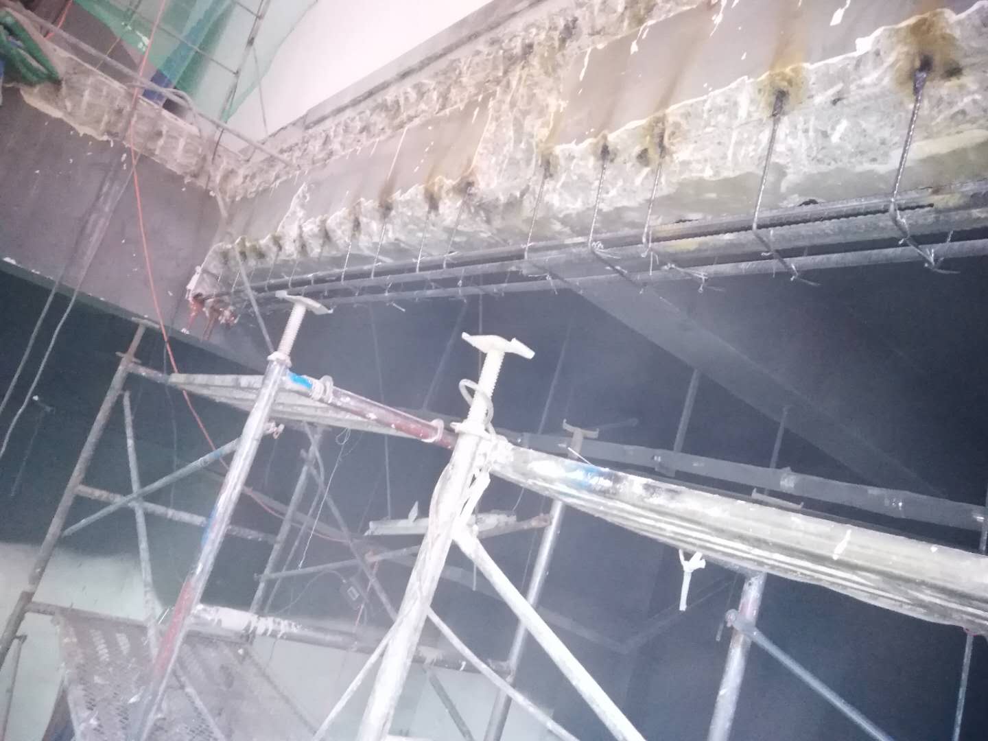2019年欣奕缘济南保利中心超市楼板开洞新增通道楼梯工程1