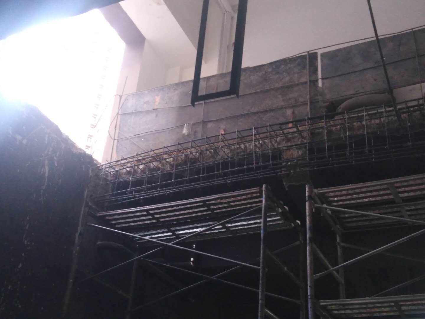 2019年欣奕缘济南保利中心超市楼板开洞新增通道楼梯工程2