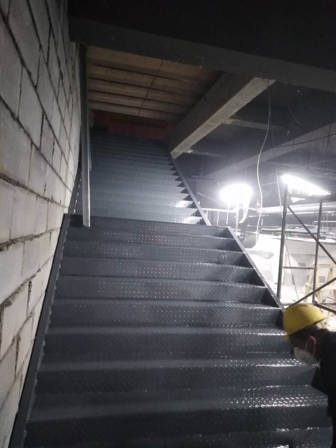2019年欣奕缘济南保利中心超市楼板开洞新增通道楼梯工程8